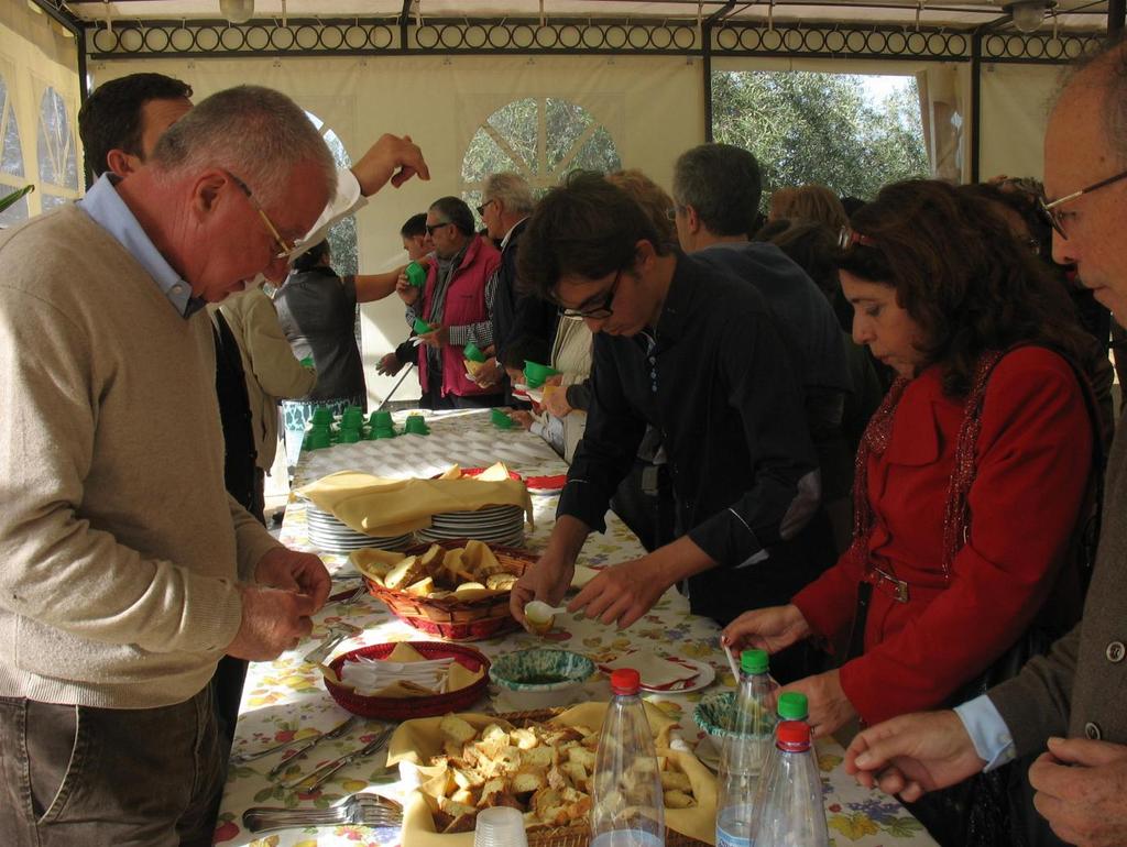 ABBIAMO ASSOPORATO I PROFUMI DELL AUTUNNO: L OLIO NOVELLO, LA RICOTTA, I CARCIOFI, LA TUMA,