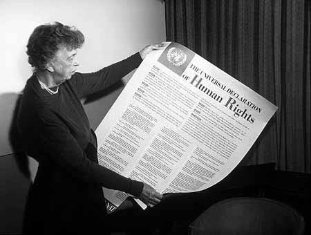 Il 10 dicembre 1948 Eleanor Roosvelt presenta