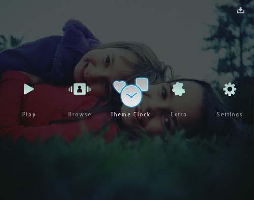 Visualizzazione di un orologio a tema Nota Verifi care che in PhotoFrame sia installato l orologio a tema. A breve, sarà possibile scaricare gli orologi a tema più recenti dal sito www.philips.