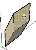 Nell'esempio seguente, una linea è selezionata e mossa verso l'alto nella direzione blu a formare un tetto.