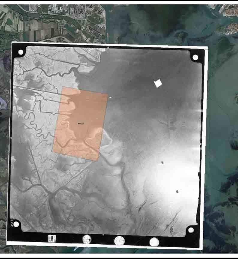 12.2 Allegato 2: Fotografie aeree e satellitari con le rispettive linee di riva. Le tabelle indicano l erosione nei diversi periodi di tempo studiati.