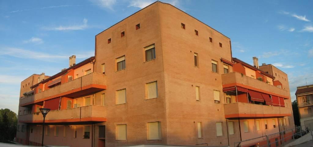 30 ALLOGGI Via Melograno Ferrara Condominio di 30 alloggi disposto su tre piani con ascensore, gli