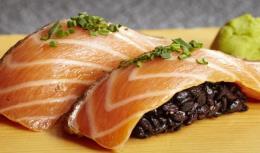 salmone,pesce bianco scottato con sesamo e teriyaki 6pz NIGHIRI NERO SHAKE salmone