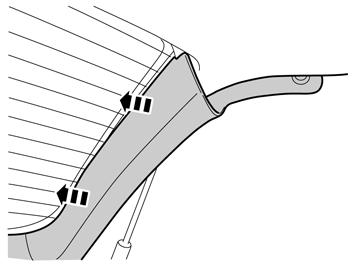 5A Figura A e B Staccare l'estremità inferiore, esterna e interna del pannello dal pannello inferiore e strappare dal fermaglio sui lati. Ripetere l'operazione sull'altro lato.