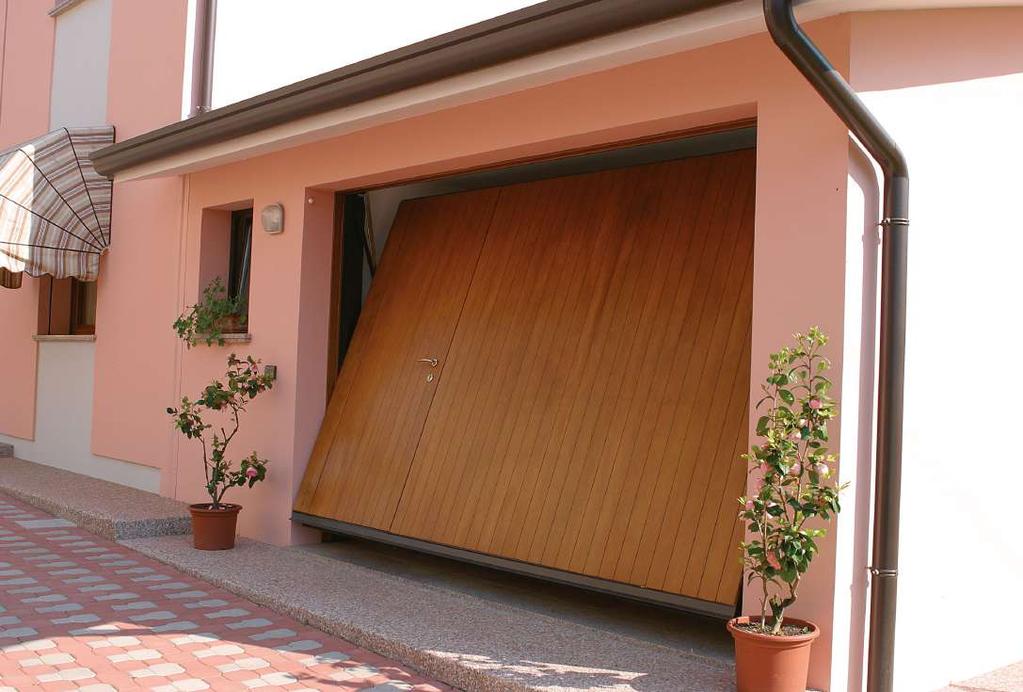 DELUXE Porta basculante rivestita legno a contrappesi 5000 mm MAX Stile e funzionalità al top Basculante Deluxe mod.