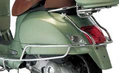 Chrome-plated Vespa logo. Comes with GTV specific fixing plate. Parabrezza realizzato in metacrilato antiurto e antischeggia di alta qualità da 4 mm. Inserito nell omologazione del veicolo.