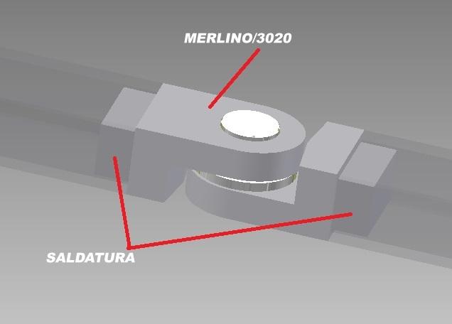 Inserire i codoli dei corpi delle cerniere MERLINO/3020 alle estremità degli scatolati dei traversi centrali, ed effettuare una saldatura lungo tutto il contorno.