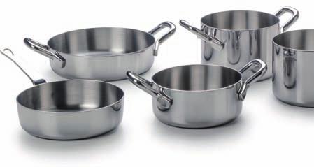 Linea a Servire A Servire line A Servire Linie ligne a Servire Linea a servire Tegamino 2 maniglie aluinox Two-handle little omelette pan Kleine Pfanne mit zwei Griffen Petit plat à frire deux