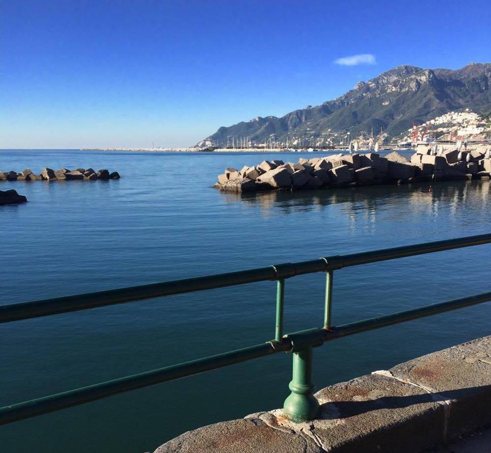 Guida alle migliori pizzerie di Salerno Salerno, il lungomare Salerno dista da Napoli soltanto 50 chilometri.