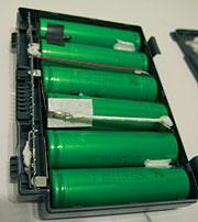 Као све батерије, и литијум-јонске батерије се састоје од две
