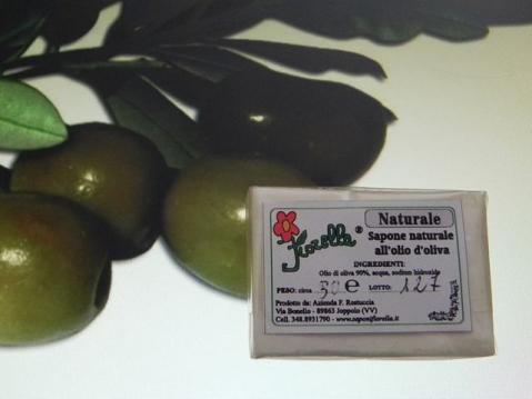 ... per il corpo Saponi ID-10 (monouso) SAPONE NATURALE ALL'OLIO DI OLIVA Sapone all'olio di oliva con aggiunta di elementi naturali (erbe officinali, miele, propoli, agrumi), che ne definiscono la