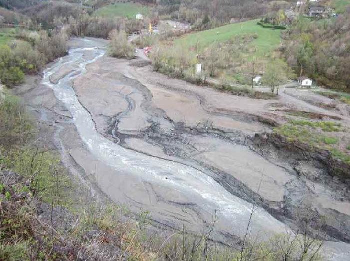 caratterizzazione dei sedimenti Operazioni ordinarie annuali per garantire la funzionalità degli organi di fondo (Piano Operativo) effettuate mediante fluitazione