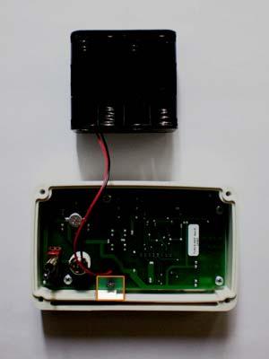 Per attivare la modalità high/low power è necessario aprire il trasmettitore come mostrato nell immagine sotto a sinistra. Le immagini sopra destra mostrano le possibili opzioni di funzionamento.