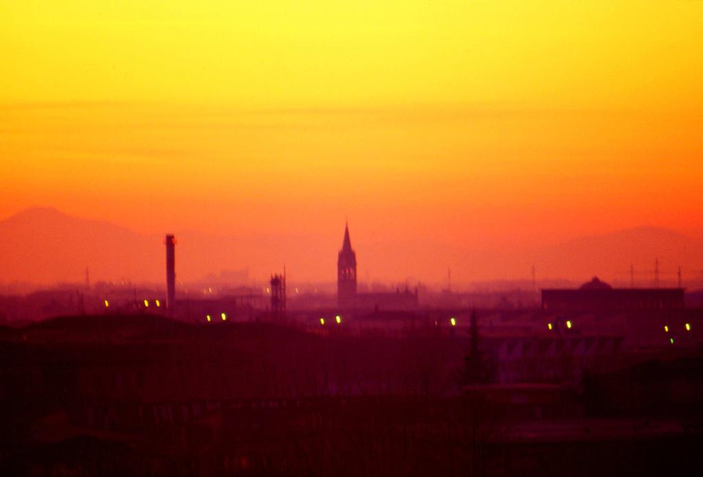 La qualità dell aria in Provincia di Modena: report ozono periodo dal 1 gennaio al 3 settembre 217 Edizione OTTOBRE 217 Modena centro foto di Responsabile della Rete di Monitoraggio della Qualità