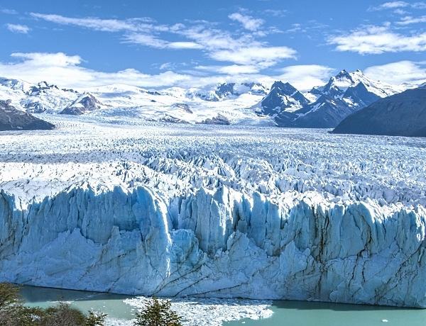 PATAGONIA Argentina e Cilena Tra ghiacciai, laghi, fiumi, cascate e montagne spettacolari Viaggi di 13 giorni Isolata, selvaggia, indomita, avventurosa sono molte le caratteristiche che hanno reso