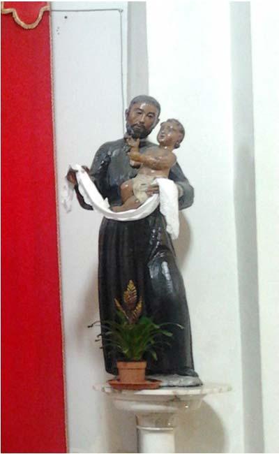 una statua di San Gaetano; una statua seicentesca