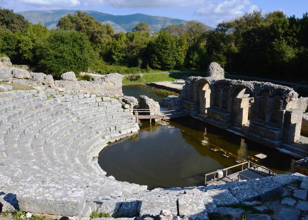 ALBANIA Così vicina, così lontana Tra rovine greco-romane, centri storici ottomani e splendidi paesaggi 8 giorni Nonostante la vicinanza geografica, gli antichi legami storici e la presenza di circa