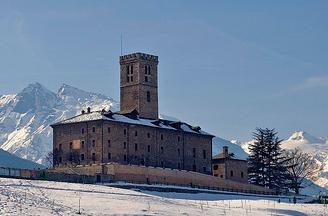 Costruito inizialmente nel VI secolo come presidio di difesa, il Forte di Bard è una costruzione imponente, spesso obiettivo di attacchi da parte degli invasori di passaggio nella Valle D Aosta