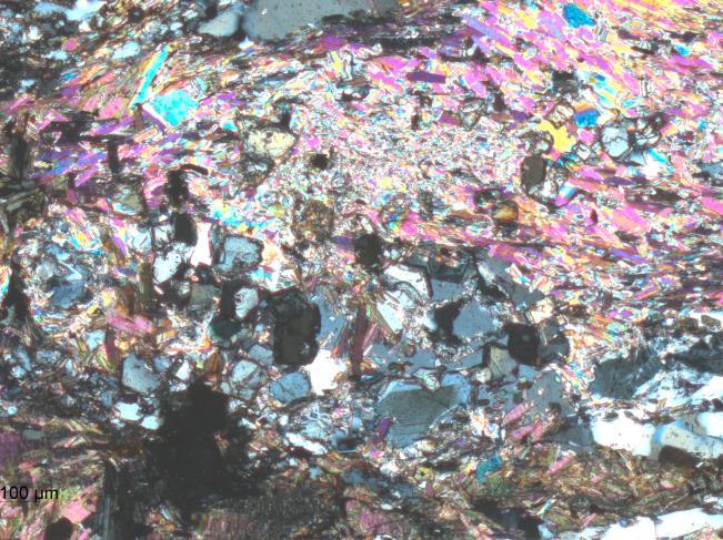 In questi campioni si sono infatti riconosciuti cristalli di staurolite e di andalusite, che si accrescono all interno delle