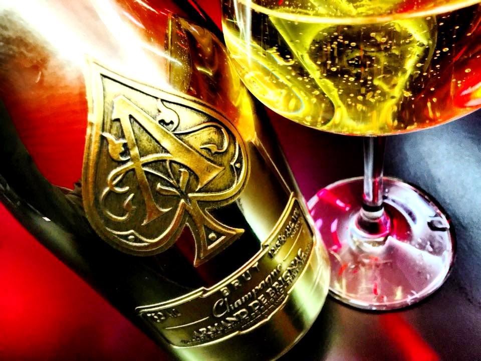 Trippicella, Champagne Armand de Brignac Brut Gold Trippicella a Napoli. Divino il Kobe scottato. Servito in piccoli pezzi come la tradizione giapponese vuole.