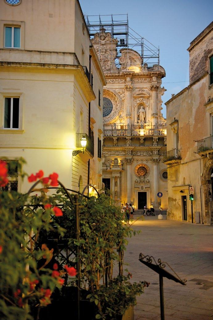 Al centro di tutto, una posizione strategica NEL CUORE DELLA CITTÀ MA COMODO DA RAGGIUNGERE Il Patria Palace si trova nel centro città di fronte alla magnifica basilica di Santa Croce, ma è facile e