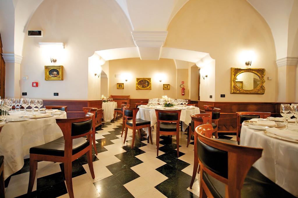 Puro gusto in un, ambiente pieno di fascino LA TRADIZIONE INCONTRA L ECCELLENZA E LA CREATIVITÀ Atenze, un ristorante che ha nel nome un chiaro riferimento a Lecce, alla sua storia, al suo patrimonio