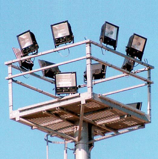 pag 35 Lighting masts with ladder and platform top platform Piattaforme quadrate di sommità (proiettori su 360 ) Codice Descrizione N max Code proiettori simmetrici 2000W/1000W 400W CPQ120