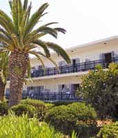HOTEL ADMIRAL 3 H Argassi / www.admiralhotel.gr Posizione: situato a 250 m dalla spiaggia, a 100 m dal centro di Argassi, a 25 km da Zante città ed a 6 km dall aeroporto.