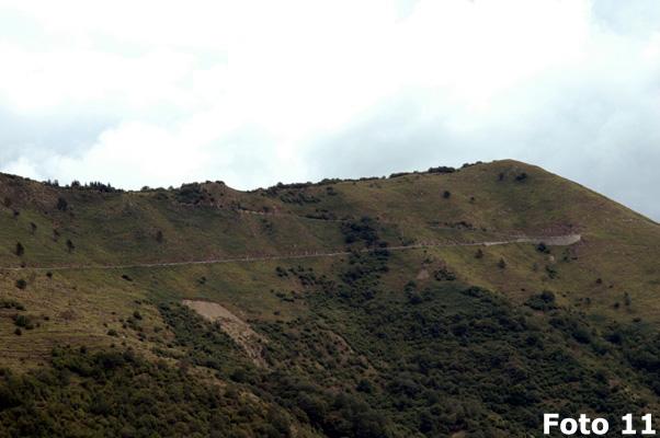 Si parte in salita subito dopo l abitato di Andagna su una strada decisamente stretta e guidata ricca di tornanti, le pendenze si