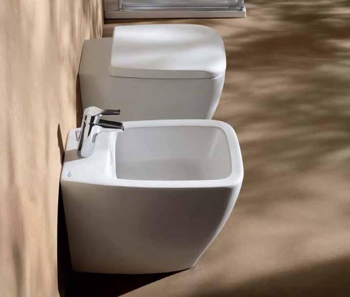 Essenzialmente pratica Estetica e funzionalità si incontrano, come per il lavabo, anche nel disegno del vaso e del bidet della serie 21.