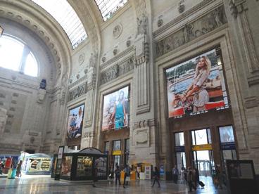 STAZIONE CENTRALE di MILANO - Presentazione 320mila frequentatori giornalieri La stazione di Milano Centrale è
