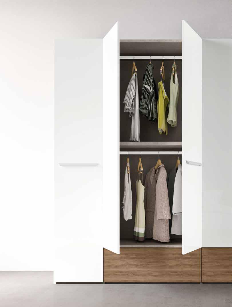 WARDROBE hinged door wardrobe. Dimensions: W272,6 H225,6.