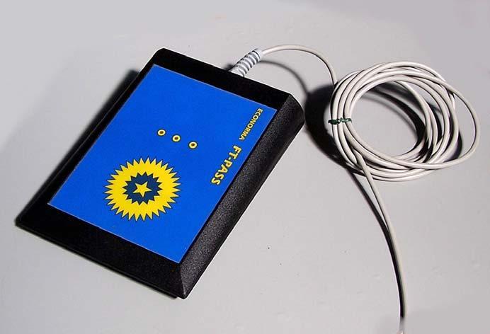 " FT-Pass " Il lettore TAG-RFID di tessere transponder Può essere utilizzato come unità a se stante. Permette di leggere chiavi transponder, in vari formati (tessera, portachiavi, disco plastico, ecc.