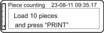 Se necessario, mettere il piatto di bilancia, confermare il numero dei pezzi di riferimento impostato premendo il tasto PRINT.