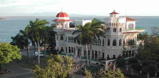 GIORNO 4 HAVANA CIENFUEGOS (5 h soste escluse) Dopo colazione, passando attraverso l area del Parco Cienaga de Zapata, scopriremo il Criadero de Coccodrillos, per poi raggiungere la famosa Baia dei