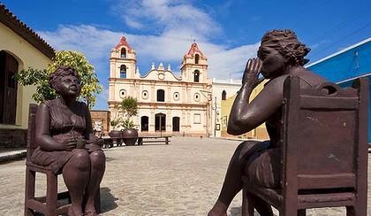 GIORNO 7 TRINIDAD CAMAGÜEY (4,45 h soste escluse) Dopo colazione, attraversando la Valle de Los Ingenios, patrimonio naturalistico-culturale dal 1998, che annovera oltre 70 zuccherifici (ormai tutti