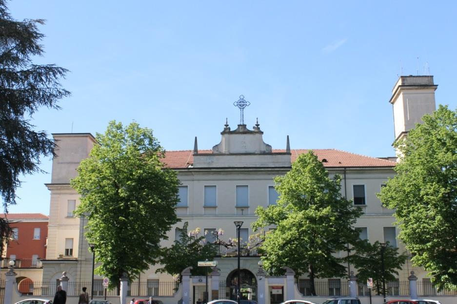 2 Fondazione Istituto Sacra Famiglia Onlus La si occupa di garantire il benessere e l assistenza degli ospiti delle Residenze attraverso personale qualificato, sia per quanto concerne il trattamento