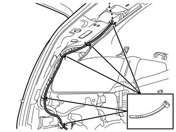 44 Abbassare lo sportello bagagliaio e controllare che il passante di gomma scorra correttamente, esso deve appoggiarsi sul fondo del telaio dello sportello bagagliaio.
