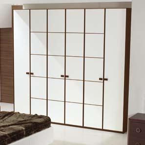 Cassa e Structure and struttura/structure: laccato frontale/frontal door: nobilitato