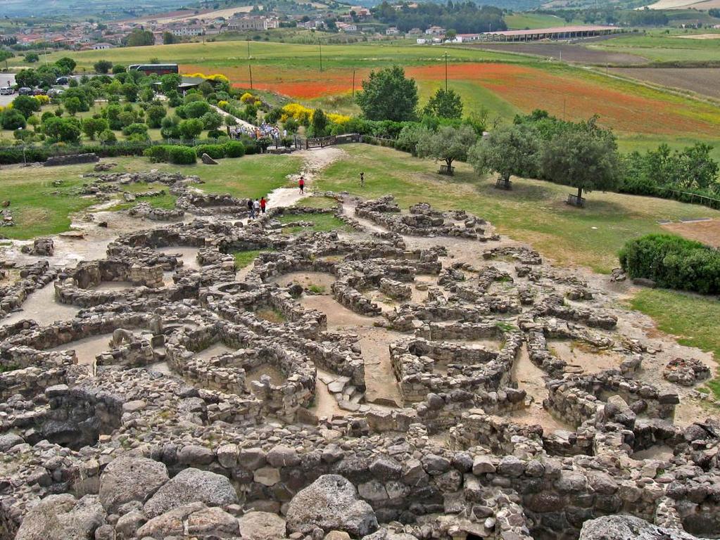 ITALIA SARDEGNA Archeologia dell Isola Felice Un itinerario che si snoda fra gli sconosciuti resti archeologici della Sardegna.
