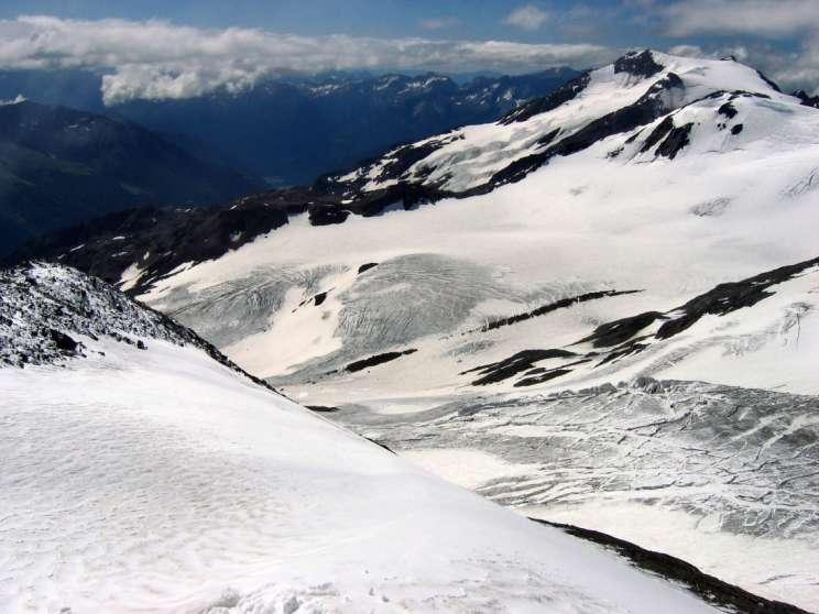 I ghiacciai Processi Ghiacciai: persistenti accumuli di ghiaccio, che deriva dalla trasformazione della neve, dotati di movimento AMBIENTI DI