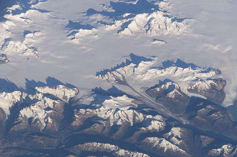 I ghiacciai Forme Ice fields: masse glaciali sub-orizzontali, non nascondono la topografia