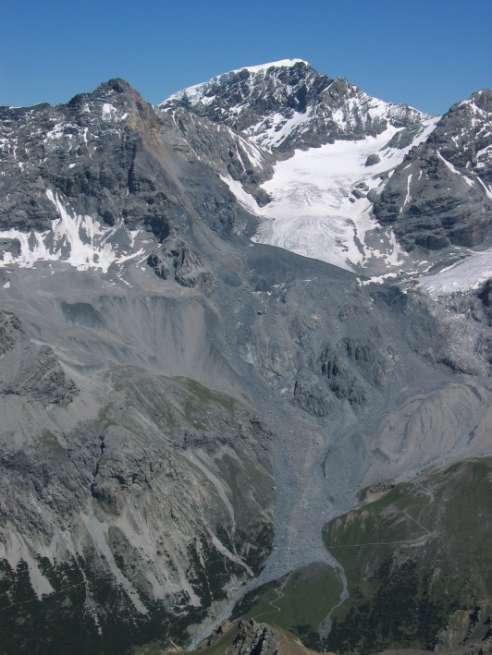 Il permafrost Effetto delle variazioni climatiche Frane in roccia ad alta quota Nicchia di distacco Nelle aree alpine, il permafrost funziona come un collante e contribuisce a