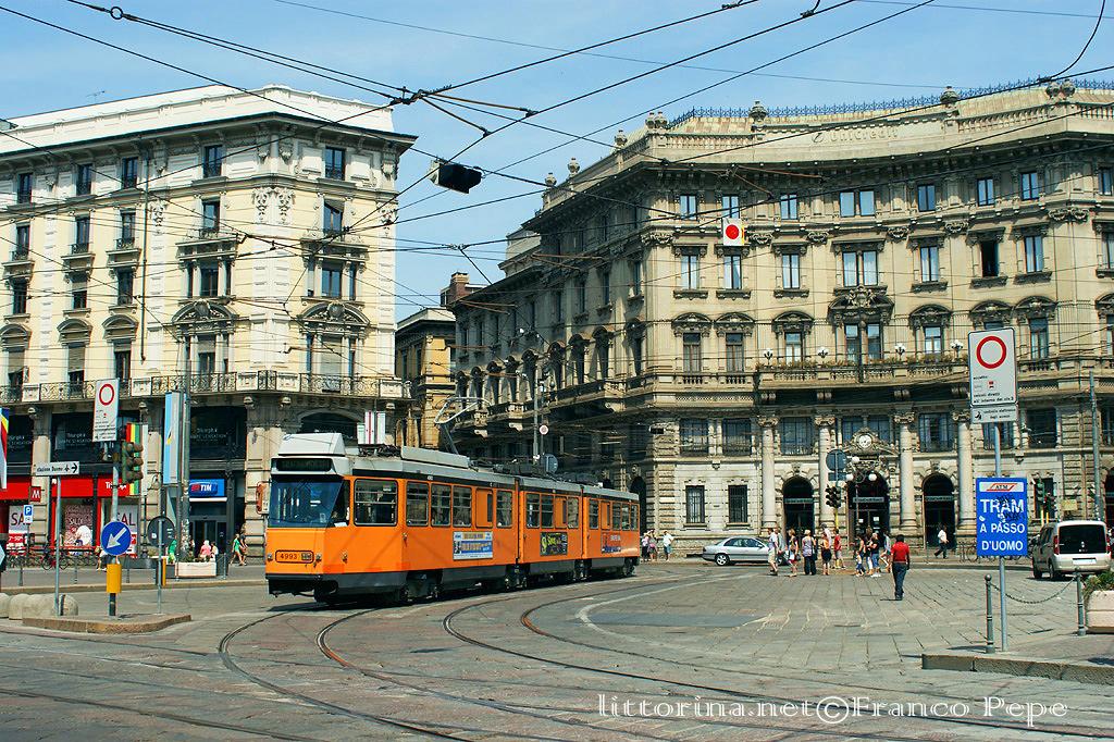 ATM tram 4993 - Piazza Cordusio - 16 agosto 2012 1 M S. Giuseppe artigiano 17 G S. Pasquale conf. 2 M S. Cesare, S. Atanasio 18 V S. Giovanni I papa 3 G S. Filippo, S. Giacomo 19 S S. Pietro di M.