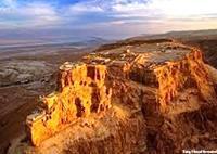 proseguimento del viaggio lungo la valle del fiume Giordano. Sosta al sito archeologico di Qumran dove sono stati trovati i famosi rotoli del Mar Morto.