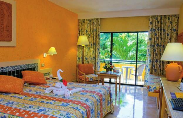 I NOSTRI HOTEL RIVIERA MAYA 25 Iberostar Quetzal Playa del Carmen Ad 1 km dal centro di Playa del Carmen ed a 50 km dall aeroporto di Cancun, si affaccia sul Mar dei Caraibi e sulla meravigliosa