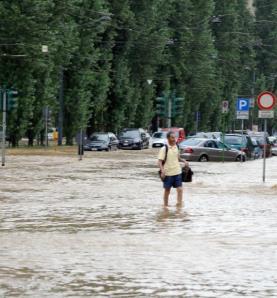 rovescio o temporale provoca la formazione di onde