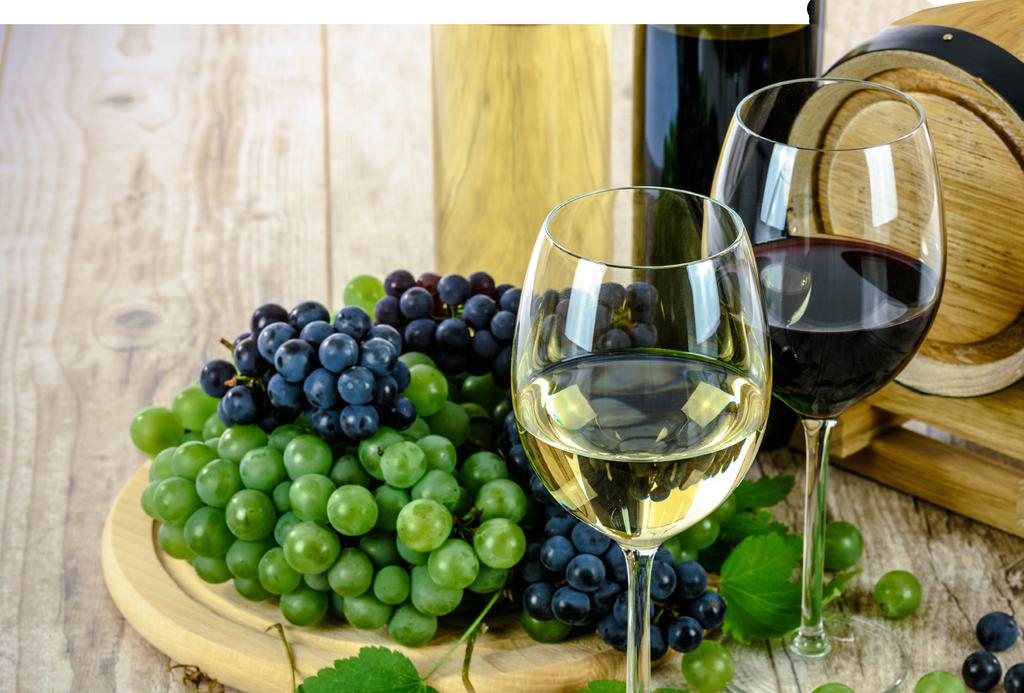 VINI BOLLICINE VINI ROSSI Bottiglia di vino Rosso 35.- CHF Merlot del ticino 3.- CHF Valpolicella 5.- CHF Passione Assoluta 5.- CHF VINI BIANCHI Bottiglia Vino Bianco 35.- CHF Chasselas 2.