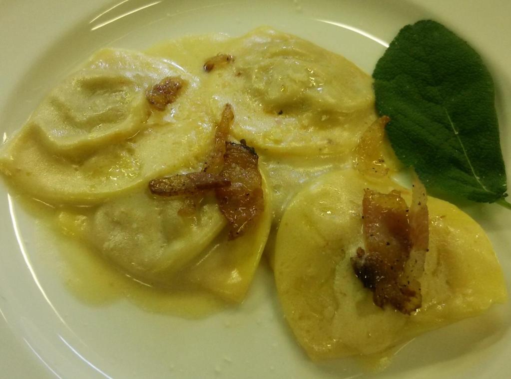 Tortelli all Amatri-Gricia con fonduta di pecorino romano e Guanciale croccante Tortelli alle castagne dell Amiata