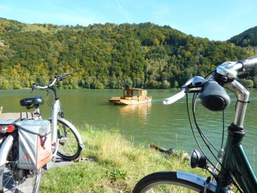 Si continua lungo il Danubio e si raggiunge l incantevole cittadina barocca di Grein con il teatro più vecchio dell Austria, il museo della navigazione e il castello Greinburg.